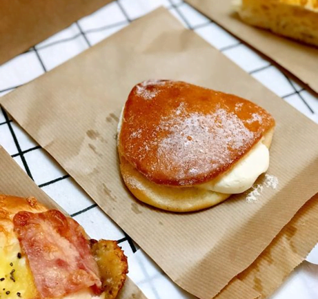 夏季一定少不了日式冰心面包，顛覆面包新鮮熱吃概念